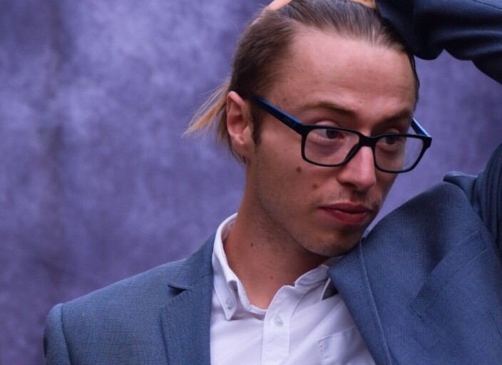J9j0