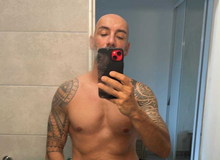 Jo83